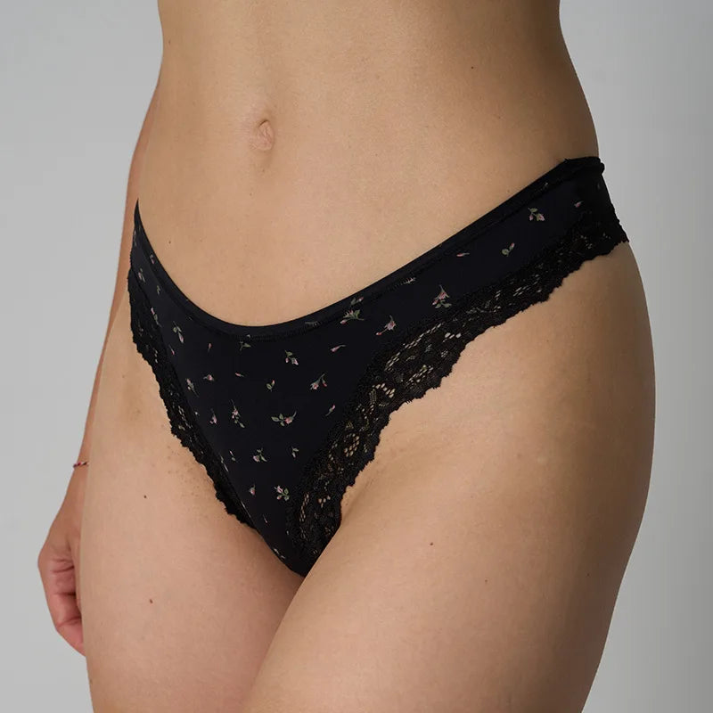 Stretchy Lace Trim Briefs for Women – Ultra-Thin, Breathable & Quick-Dry, Skin-Friendly Comfort Fit